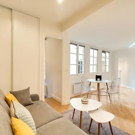 Cosy Flat Close To Place Des Vosges Le Marais Parigi